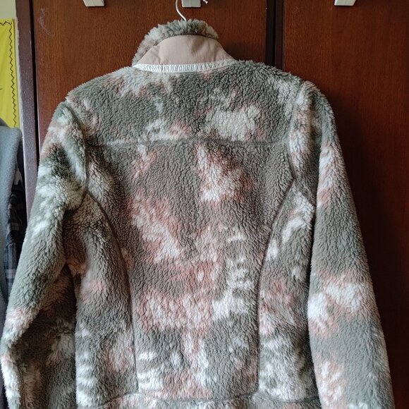 Patagonia Fleece Jacket - Picture 2 of 3